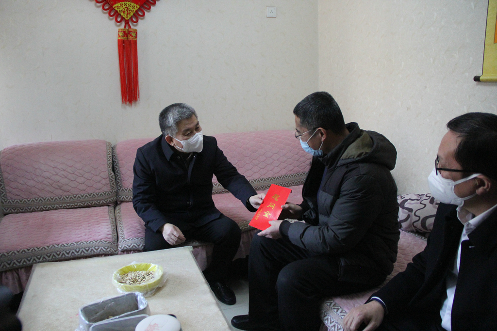 市委常委、副市長(zhǎng)賈剛走訪慰問(wèn)公司困難職工